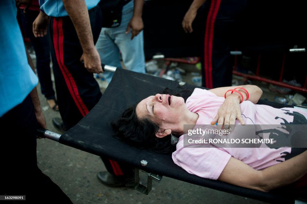 VENEZUELA-CHAVEZ-DEATH-FUNERAL-CHAPEL-SUPPORTERS