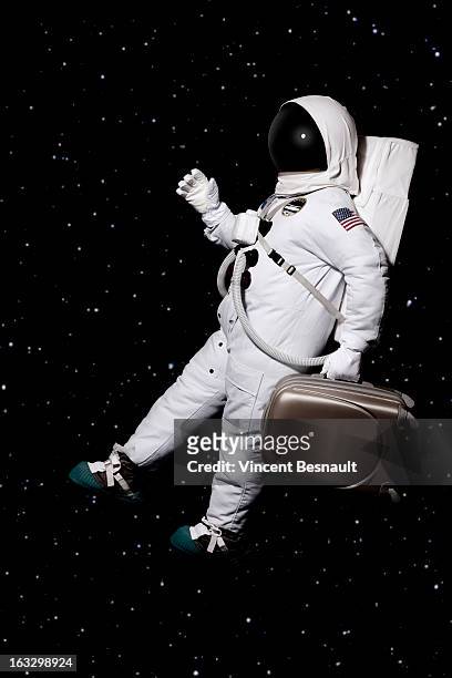 cosmonaut in space - cosmonaut imagens e fotografias de stock
