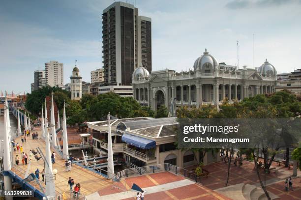 malecon 2000, promenade along guayas river - guayaquil stockfoto's en -beelden