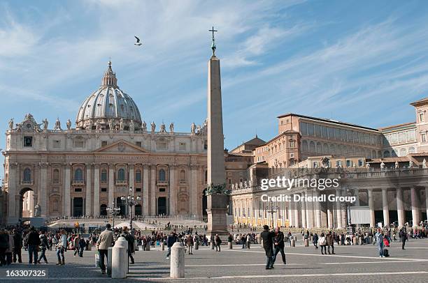 st. peter's square. - kolonnade stock-fotos und bilder