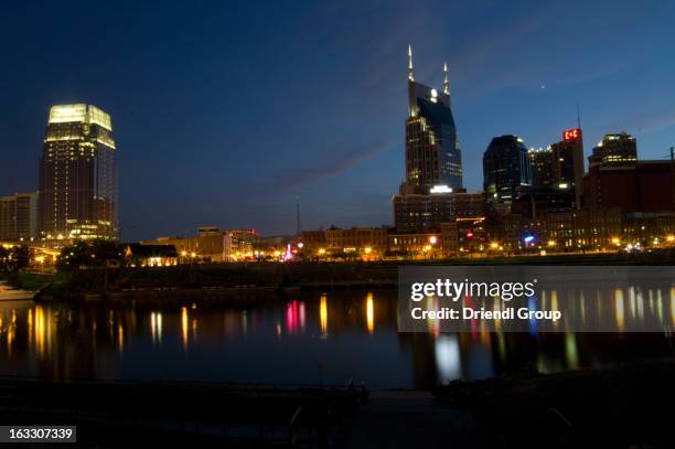 reflection of the nashville skyline on the water - 2010 stock pictures, royalty-free photos & images