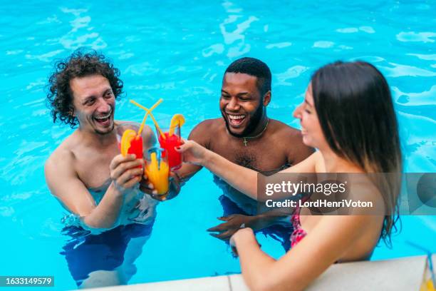 Middle Friends Pool Poolside Reunion Photos and Premium High Res Pictures - Getty Images