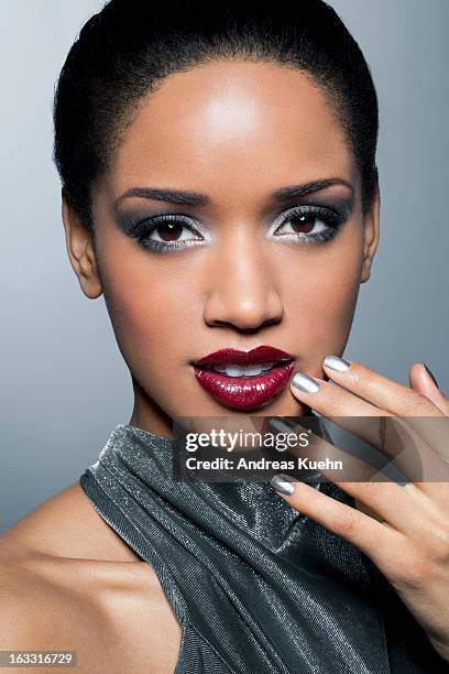 young woman with red lips and silver nail polish. - ojos marrones fotografías e imágenes de stock