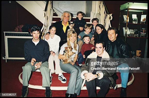 Jean Paul Belmondo with his family, Paul, Natty, Olivier Belmondo, Florence and her husband and grandchildren Annabelle, Nicolas, Alessandro,...