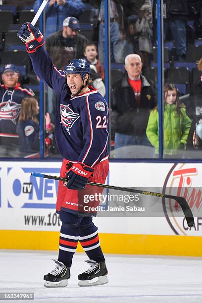 Vinny Prospal of the Columbus Blue Jackets acknowledges the crowd after being named first star of the game against the Edmonton Oilers on March 5,...