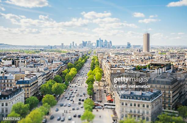 paris-stadtansicht-tilt-shift - place charles de gaulle paris stock-fotos und bilder