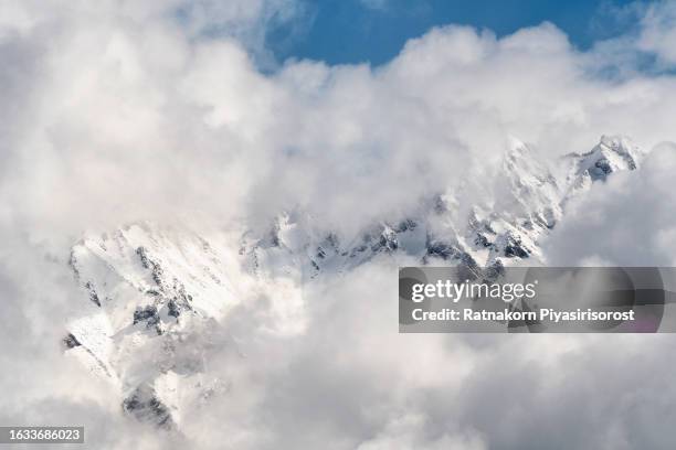 close up shot majestic view of snowcapped mountains in karakoram range at chunda valley of the one famous destination skardu in pakistan - karakoram bildbanksfoton och bilder