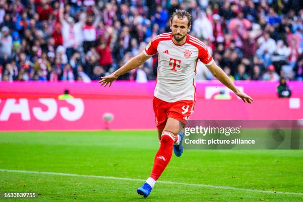 August 2023, Bavaria, Munich: Soccer: Bundesliga, Bayern Munich - FC Augsburg, Matchday 2, Allianz Arena. Munich's Harry Kane celebrates after his...