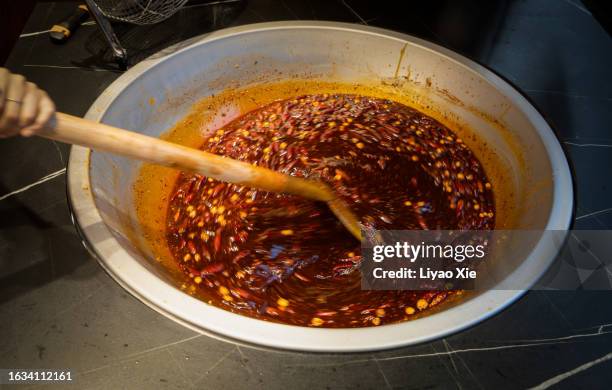 stirring oil spicy sauce in bowl, sichuan cuisine. - pimenta de caiena condimento - fotografias e filmes do acervo