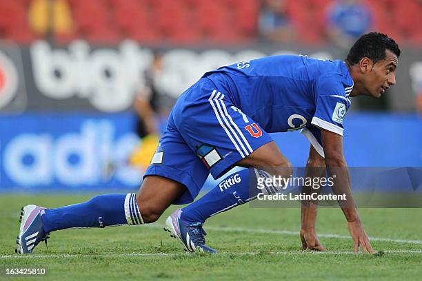 Cesar Cortes, of Universidad de Chile, during a match between Universidad de Chile and Deportes Iquique as part of the Torneo Transicin 2013 at...