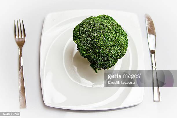 broccoli on white plate - brokkoli stock pictures, royalty-free photos & images