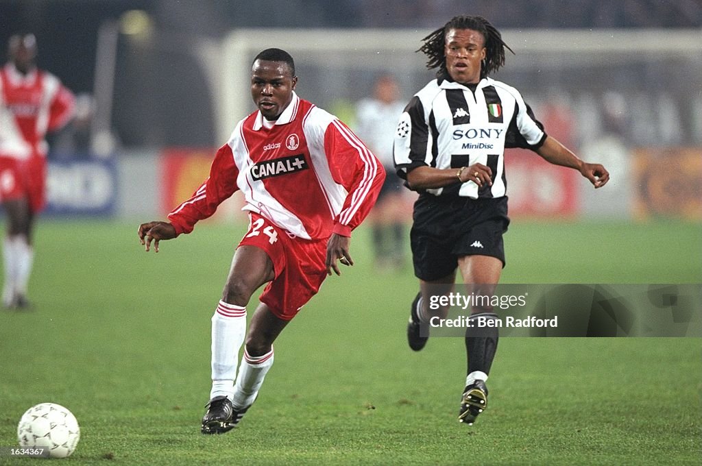 Victor Ikpeba of A.S. Monaco passes the ball as Edgar Davids of Juventus