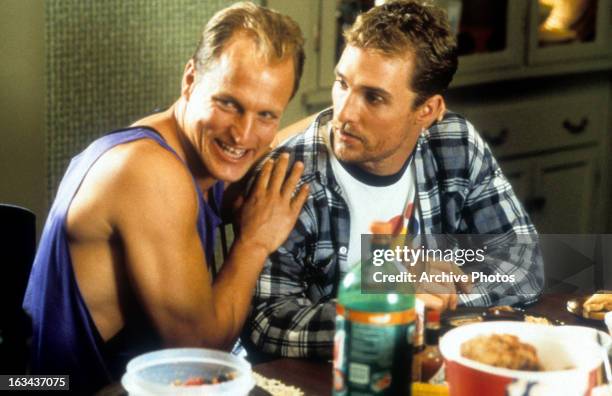Woody Harrelson chums with Matthew McConaughey at the table in a scene from the film 'Edtv', 1999.