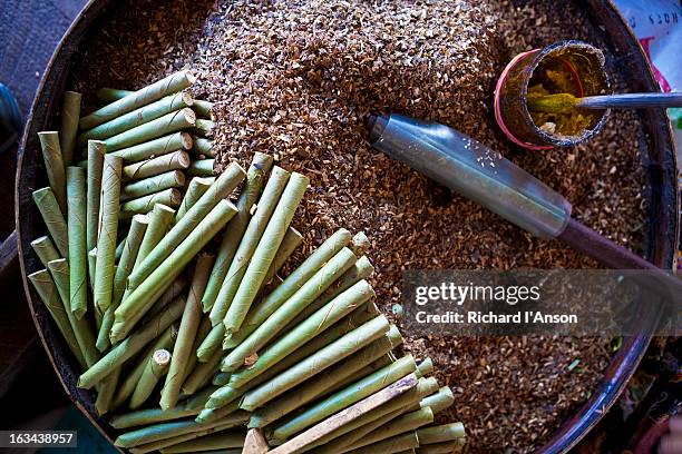 newly made cheroots on tray - cheroot making stock pictures, royalty-free photos & images