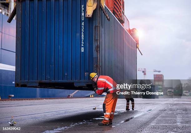 dockers - container stock pictures, royalty-free photos & images