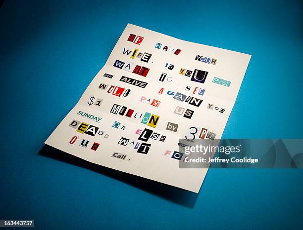 ransom note - soborno fotografías e imágenes de stock