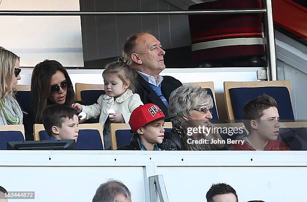 Victoria Beckham, holding her daughter Harper Beckham, Ted Beckham, David's father, below Cruz Beckham, Romeo Beckham, Sandra Beckham, David's mother...