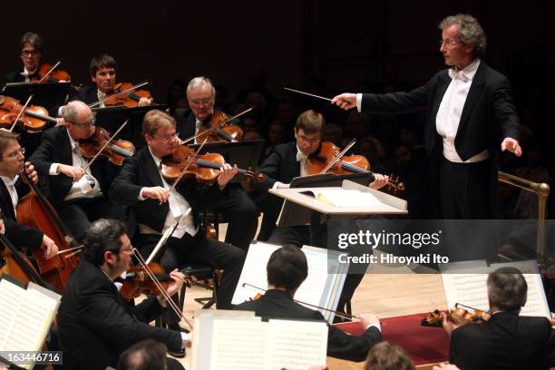 Franz Welser-Most leading the Vienna Philharmonic Orchestra in a program of Schubert, Strauss and Jorg Widmannn at Carnegie Hall on Saturday night,...