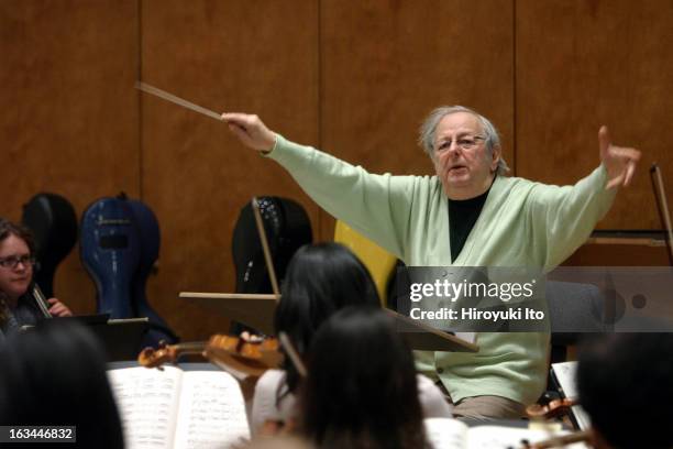 Andre Previn rehearsing Strauss's "Symphonia Domestica" with the Juilliard Orchestra at the Juilliard School on Monday morning, April 9, 2007. .