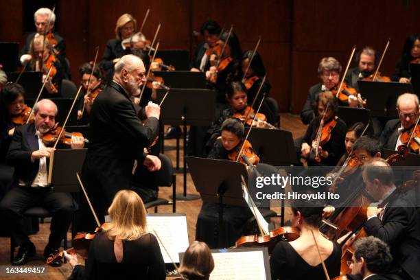 Kurt Masur conducts the New York Philharmonic in Mendelssohn's "The Hebrides Overture" at Avery Fisher Hall on Wednesday night, February 28, 2007.