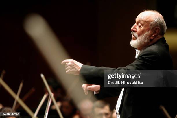 Kurt Masur conducts the New York Philharmonic in Tchaikovsky's "Symphony No.6" at Avery Fisher Hall on Wednesday night, February 28, 2007.