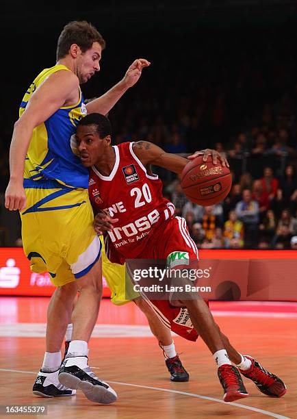 Adam Hess of Hagen challenges Alex Renfroe of Bamberg during the Beko BBL Basketball Bundesliga match between Phoenix Hagen and Brose Baskets at...