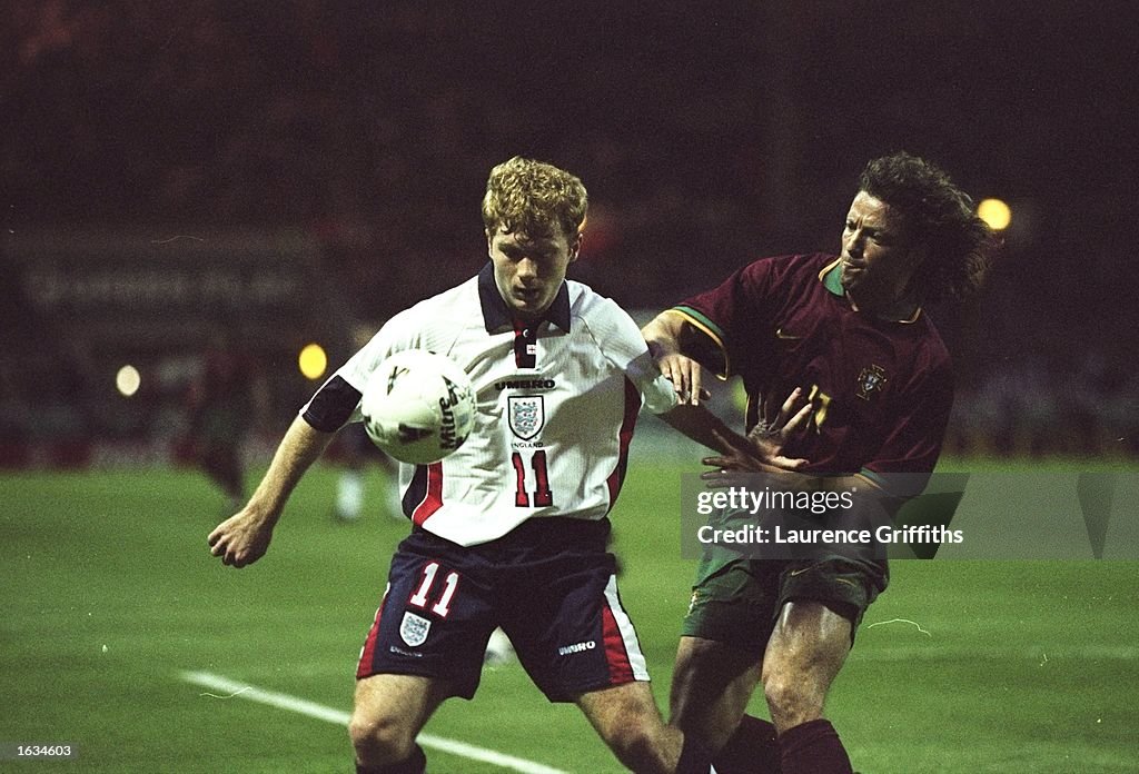 Paul Scholes of England holds off Jorge Cadete of Portugal
