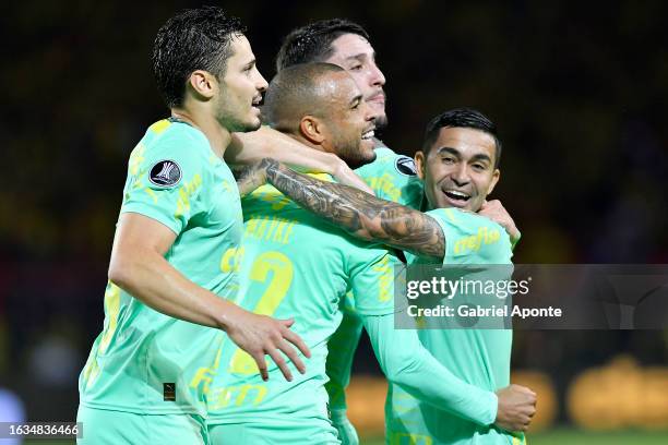 Mayke of Palmeiras celebrates with teammates after scoring the team's third goal during a Copa CONMEBOL Libertadores 2023 quarterfinal first leg...