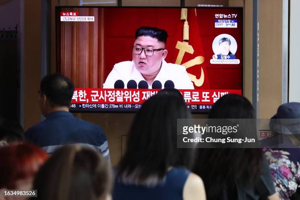 People watch a television broadcast showing a file image of North Korean leader Kim Jong-Un at the Seoul Railway Station on August 24, 2023 in Seoul,...