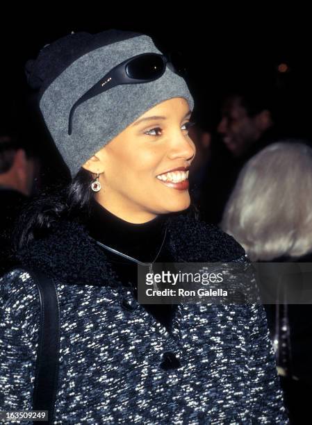 Actress Shari Headley attends "The Preacher's Wife" New York City Premiere on December 9, 1996 at the Ziegfeld Theatre in New York City.