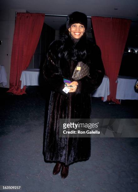 Actress Shari Headley attends "A Christmas Carol" Opening Night on November 30, 1995 at Madison Square Garden in New York City.