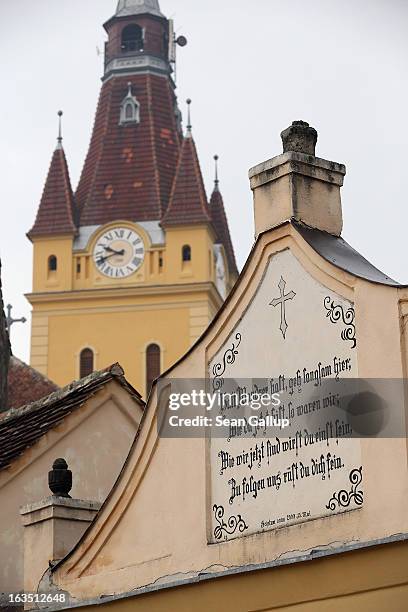 An inscription in German reads: "Stop wanderer, stop, go slowly here, how you are now, we once were, how we are now, you will once become, to follow...