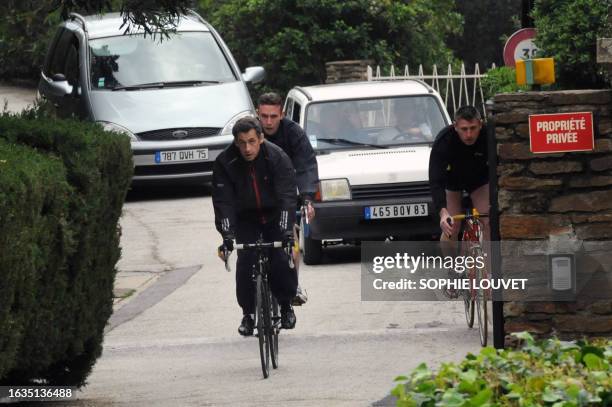 French president Nicolas Sarkozy leaves on his bike to his wife, Carla Bruni-Sarkozy's residency on April 12, 2009 in the French city of Cavaliere,...