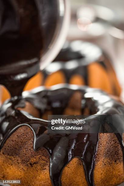 bundt cake - sponge cake stock pictures, royalty-free photos & images