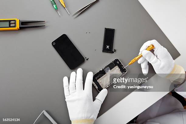 telefone móvel de serviço - repairing imagens e fotografias de stock