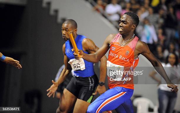 Denovan Denovan Photos and Premium High Res Pictures - Getty Images