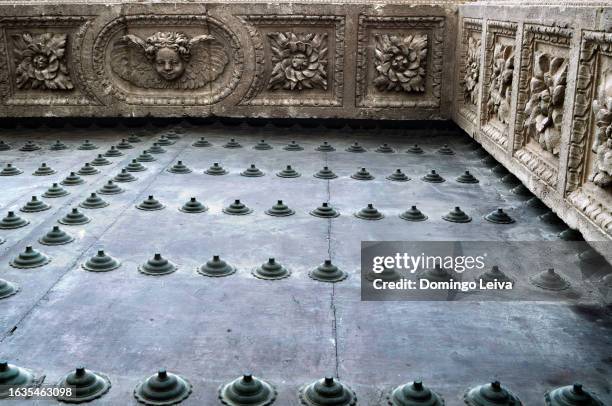detail of the facade in the cathedral of almeria - monumento stock pictures, royalty-free photos & images