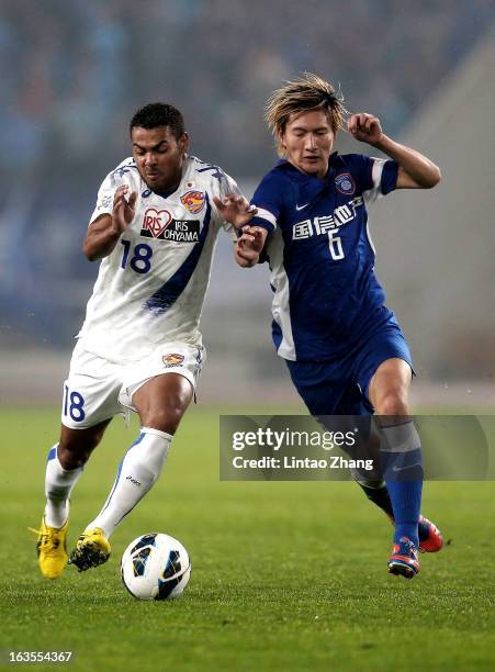 Wilson Rodrigues Fonseca of Vegalta Sendaion challenges Jiang Jiajun of Jiangsu Sainty during the AFC Champions League match between Jiangsu Sainty...
