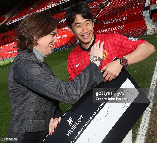 Shinji Kagawa of Manchester United is presented with a cheque for 3 000 Japanese Yen by Hublot marketing director Valerie Servageon Grande watches...