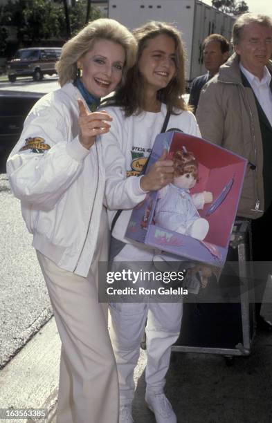 Actress Constance Towers and daughter Maureen McGrath attend Hollywood St. Patrick's Day Parade on March 16, 1986 in Hollywood, California.