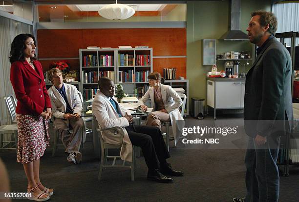 Merry Little Christmas" Episode 10 -- Pictured: Lisa Edelstein as Dr. Lisa Cuddy, Jesse Spencer as Dr. Robert Chase, Omar Eps as Dr. Eric Foreman,...