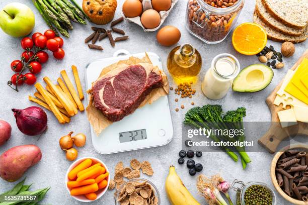 concepto de alimentación y dieta saludable - carbohidrato fotografías e imágenes de stock