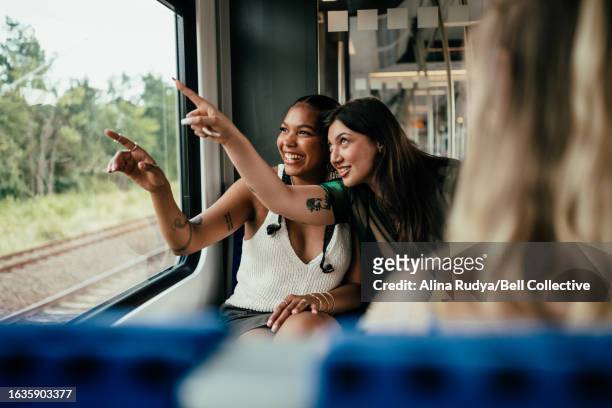 young women commuting - travel stock-fotos und bilder