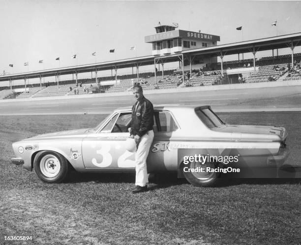 Tom Charles Racing 16,775 Vintage Stock Car Racing Stock Photos, High-Res Pictures, and ...