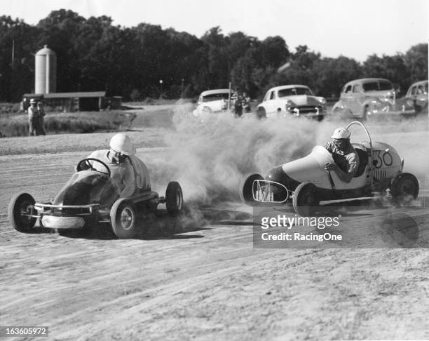 Car Kicking Up Dust Photos and Premium High Res Pictures - Getty Images