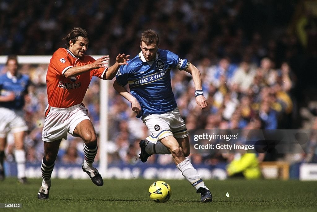 Emerson Thame of Sheffield Wednesday and Duncan Ferguson of Everton