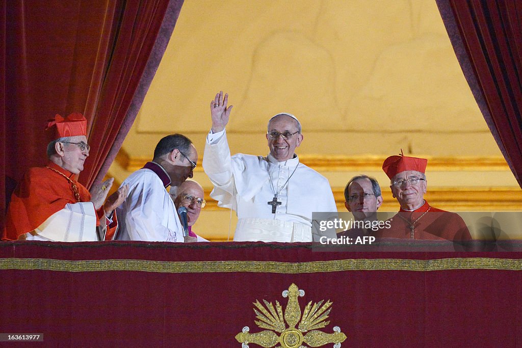 TOPSHOT-VATICAN-POPE-VOTE-CONCLAVE-FRANCIS I