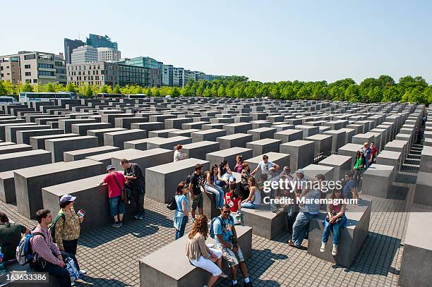 holocaust memorial by peter heiseman - monument to the murdered jews of europe fotografías e imágenes de stock