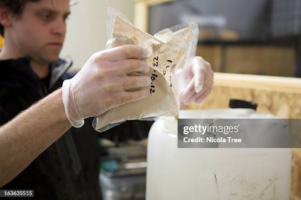 a brewery technician mixing powdered yeast - nicola beer fotografías e imágenes de stock