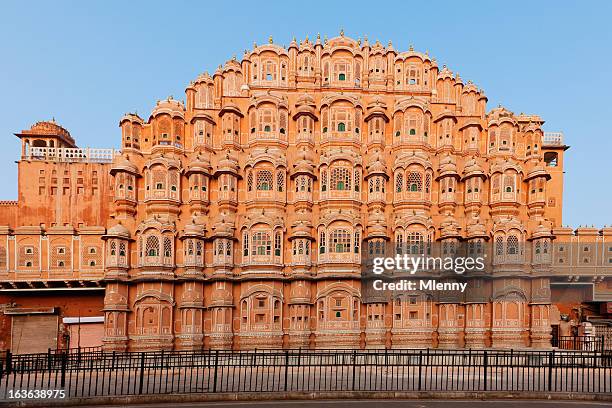 beautiful hawa mahal (palace of the winds) jaipur, india - mlenny photography stock pictures, royalty-free photos & images